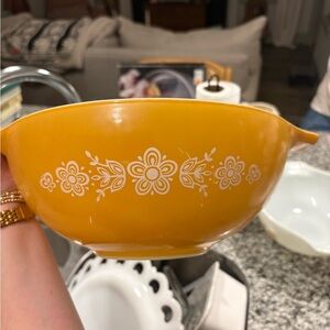 Pyrex Butterfly Gold Cinderella nesting bowls. Size 444,443